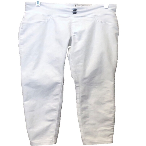 (NWT) HUE Classic White Double Button Smooth Denim Skimmer Leggings Size S - Picture 3 of 8